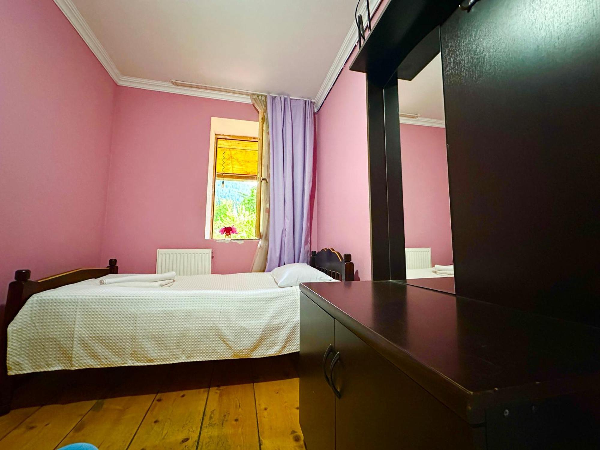 Mziuri Guest House เมสเตีย ภายนอก รูปภาพ